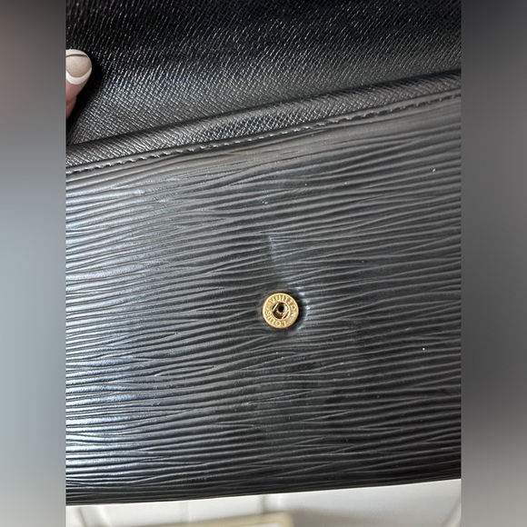 Louis  Vuitton | Epi Porte Tresor International Leather Trifold Long Wallet - Picture 8 of 11